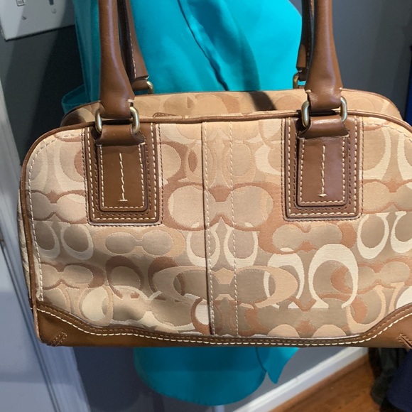 Well Loved Coach Logo Handbag - Picture 7 of 15